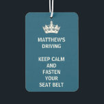 Aangepaste Funny Keep Calm Blue Driving Luchtverfrisser<br><div class="desc">Dit is grappig en maakt een groot geschenk voor het man, de vrouw of de tiener, wiens rijden beter zou kunnen zijn. Pas dit aan door de naam van je vriend bovenaan toe te voegen en ze zullen er van houden. Het is een leuke manier om iedereen in de auto...</div>