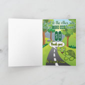 AANGEPASTE FunnY Turtle Cross the Road Birthday Kaart (Binnen)