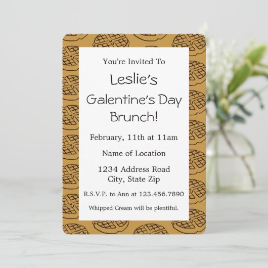Aangepaste galentijnsdag Brunch Waffle Uitnodiging (Staand voorkant)