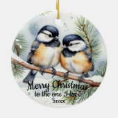 Aangepaste gedateerde Schattigee Chickadee BirdsOn Keramisch Ornament (Achterkant)