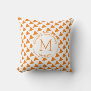Aangepaste geometrische driehoeken Monogram Oranje Kussen