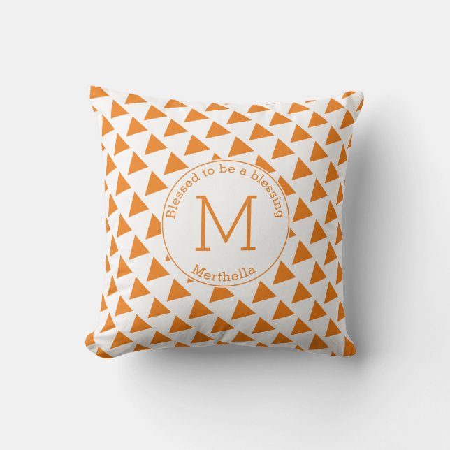 Aangepaste geometrische driehoeken Monogram Oranje Kussen (Voorkant)