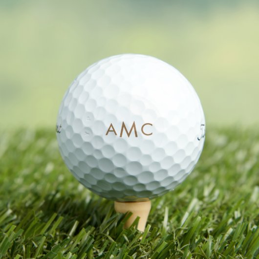 Aangepaste gepersonaliseerde Gold Monogram Titleis Golfballen (Insitu Shirt)