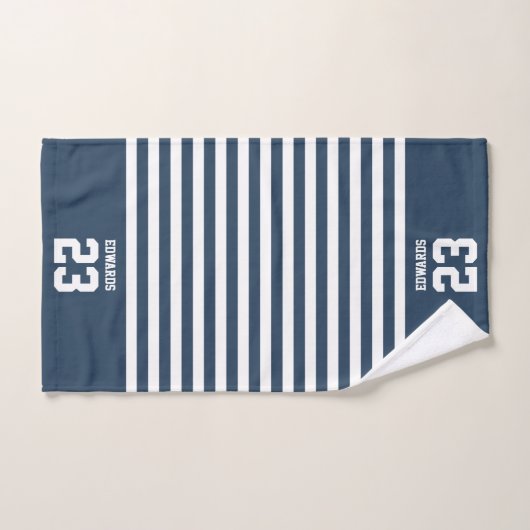 Aangepaste gestreepte sporten genummerd met naam bad handdoek (Handdoek)