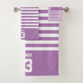 Aangepaste gestreepte sporten genummerd met naam bad handdoek (Insitu)