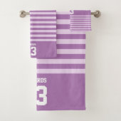 Aangepaste gestreepte sporten genummerd met naam bad handdoek (Insitu)