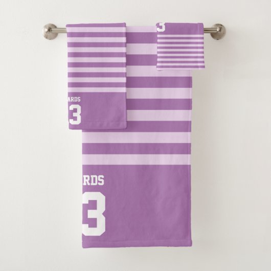 Aangepaste gestreepte sporten genummerd met naam bad handdoek (Insitu)