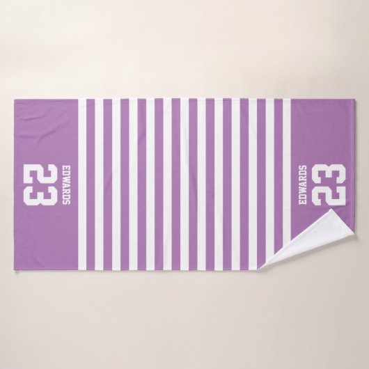Aangepaste gestreepte sporten genummerd met naam badhanddoek (Badhanddoek)