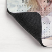 Aangepaste gezelfamiliefoto & kleur jaar kalender  muismat (Hoek)