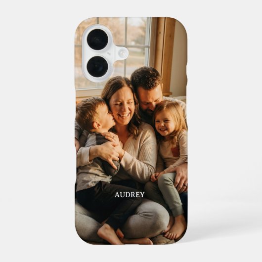 Aangepaste gezelfoto met aangepaste naam iPhone 16 hoesje (Achterkant)