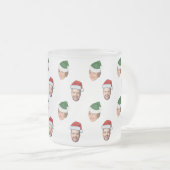 Aangepaste Gezicht 2 Foto's Santa Hat Kerstcadeau Matglas Koffiemok (Voorkant rechts)