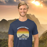 Aangepaste gezinshereniging - Sunset Mountain Road Tri-Blend Shirt<br><div class="desc">Deze koele oranje zonsondergang boven rotsachtige bergen in natuur maakt een geweldig afbeelding voor een set op maat gemaakte tri-blend t-shirts voor een familiereünie, roadtrip of zomervakantie. Herdenk uw vakantieweek met bijpassende t - shirts voor mama, papa, broertje en zusje. Voeg gewoon je eigen achternaam en het jaar toe met...</div>