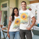 Aangepaste gezinshereniging t-shirt<br><div class="desc">Dit Gezinsreünie T-shirt is versierd met een gele zonnebloem op een kleurrijke achtergrond van de waterverf. Eenvoudig aan te passen. Gebruik de optie Verdere wijzigingen aanpassen om de tekstgrootte, stijl of kleur te wijzigen. Omdat we ons eigen kunstwerk creëer, zal je dit exacte afbeelding niet vinden van andere ontwerpers. Oorspronkelijke...</div>