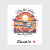 Aangepaste gezinsroadtrip bergzonsondergang retro sticker (Vel)