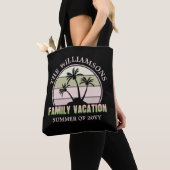 Aangepaste gezinsvakantie strand tropisch eiland tote bag (Dichtbij)