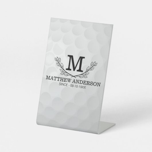 Aangepaste Golf Ball Pattern Name Monogram Age Reclamebord Met Voetstuk (Voorkant)