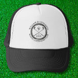 Aangepaste Golf Club Name Classic Trucker Pet<br><div class="desc">Deze golfpetten zijn ideaal voor alle golfclubs en golfclubs die met een klassieke golfclubs en een oud retro-stempel-effect-ontwerp zijn uitgerust. personaliseer de naam van het clublid,  de naam van de golfclub en het jaar waarin de golfclub werd opgericht. Ontworpen door: Thisnotme©</div>