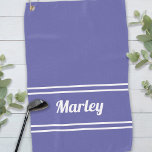 Aangepaste Golfer Sports Name Monogram Cute Peri B Golfhanddoek<br><div class="desc">Het klassieke ontwerp kenmerkt een douane-sjabloon voor naam of tekst tot elf brieven in modern manuscript en een dubbele grens van het lijst. Het manuscript en de grens zijn in wit op een trendy zeer peri periwinkle blauwe achtergrond. De kleur van achtergrond en doopvont worden gemakkelijk veranderd met de Zazzle...</div>