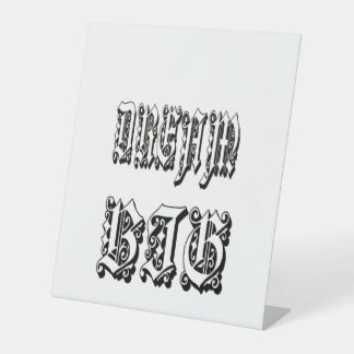 aangepaste gotische zwartlettertypografie reclamebord met voetstuk
