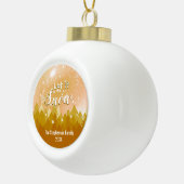 Aangepaste Gouden Snowy Forest Vrolijke Kerstmis Keramische Bal Ornament (Rechts)