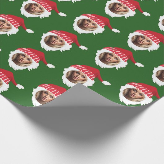 Aangepaste grappige Kerstman gezicht met uw foto Cadeaupapier (Hoek)
