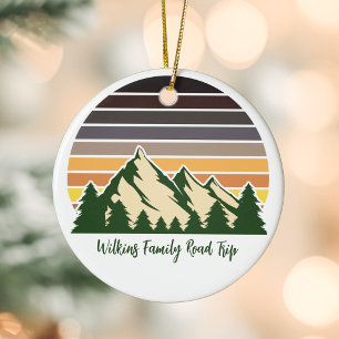 Aangepaste Green Forest Mountain Road Trip Kerst Keramisch Ornament