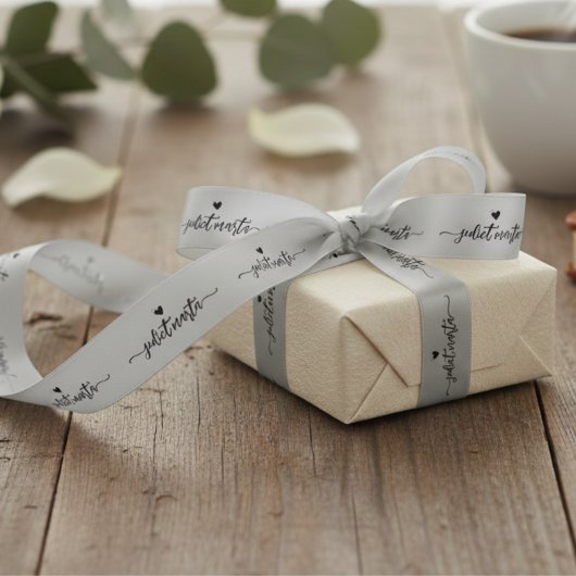 Aangepaste grijs knippen en naaien handtekening na satijnen lint