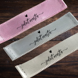 Aangepaste grijs knippen en naaien handtekening na satijnen lint