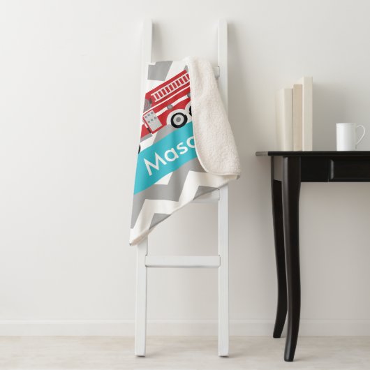 Aangepaste grijze Blauwgroen Chevron Fire Truck Sherpa Deken (In situ)