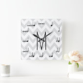 Aangepaste grijze en witte Chevron Musical Notes Vierkante Klok (Huis)