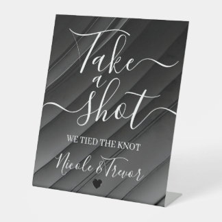 Aangepaste grijze lijnen Calligrafie Neem een shot Reclamebord Met Voetstuk