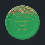 Aangepaste groene en gouden afstudeerfeest glitter papieren bordje<br><div class="desc">aangepaste afstudeerfeest papieren bord,  groene en gouden ronde glans,  sprankelende twinkel glitter viering 2024,  gepersonaliseerde afstudeerklas van 2025,  afgestudeerde phd middelbare school uni,  bachelor verpleegkunde universiteit graad 2026,  universiteit master mba rechten doctor,  verpleegkundige leraar cpa md,  doctoraat gunst ingenieur jd mpa,  medisch zesde klas arts assistent</div>