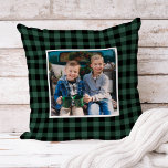 Aangepaste groene en zwarte Buffalo-speldenfeestfo Kussen<br><div class="desc">Creëer je eigen unieke seizoenswerpkussen! Aangepast proefontwerp biedt een robuust,  modern,  roze,  groen en zwart buffelvormig vormgegeven controlepatroon voor een favoriete feestelijke foto - een stijlvolle decoratie om een favoriete winter- of kerstgeheugen weer te geven! Foto: Sunbeam Fotografie www.facebook.com/SunbeamPhotography</div>