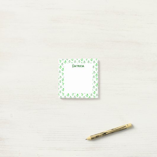 Aangepaste groene Shamrock Pattern-stickies Post-it® Notes (Op bureau)