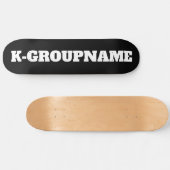 AANGEPASTE GROEPSNAAM KPOP (MINIMALIST) PERSOONLIJK SKATEBOARD (Horizontaal)
