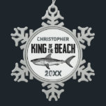 Aangepaste  haaienbank King Tin Sneeuwvlok Ornament<br><div class="desc">Gepersonaliseerde  haaienkoning van het strand kerstornament. ~</div>
