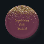 Aangepaste haar paars & goud afstudeerfeest glitte papieren bordje<br><div class="desc">aangepaste afstudeerfeest papieren bord,  paars en goud rond glans,  glinsterende twinkel glitter haar viering,  gepersonaliseerde afstudeerklas van 2025,  afgestudeerde phd middelbare school uni,  bachelor verpleegkunde universiteit graad 2026,  universiteit master mba rechten doctor,  verpleegkundige leraar cpa md,  doctorate gunst ingenieur jd mpa,  medisch zesde voor physician assistant</div>