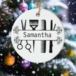 Aangepaste haar stylist schaar Hairdresser Keramisch Ornament<br><div class="desc">Dit ontwerp kan op het gebied worden gepersonaliseerd dat door de foto en/of tekst te veranderen wordt verstrekt. Of het kan worden aangepast door te klikken deze Sjabloon personaliseert en dan de klik te kiezen om verdere optie aan te passen en de kleur van de achtergrond te schrappen of te...</div>