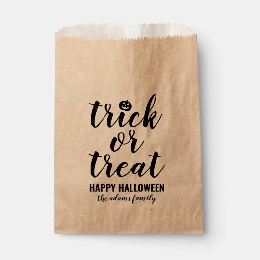 Aangepaste halloween trick or treat modern script bedankzakje (Voorkant)