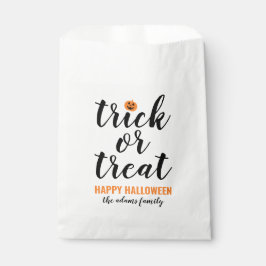 Aangepaste halloween trick or treat modern script bedankzakje