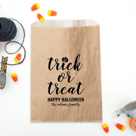 Aangepaste halloween trick or treat modern script bedankzakje