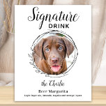 Aangepaste handtekening Drink Dog Bar Weddenfoto Poster<br><div class="desc">De handtekening Drink van je huisdieren. Neem je beste hond, beste kat en elk huisdier mee op je bruiloft met zijn eigen drink bar voor je gasten. Perfect voor hondenliefhebbers, en een speciale hondenbar zal een hit zijn op je bruiloft. Eenvoudig maar elegant wit met zwarte schetseucalyptusbladeren. Pas dit trouwerijbord...</div>