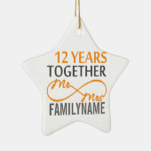 Aangepaste heer en mevrouw 12de Jubileum Keramisch Ornament (Rechts)