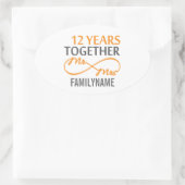 Aangepaste heer en mevrouw 12de Jubileum Ovale Sticker (Tas)