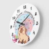 Aangepaste hond die zalm aanplant en bellen grote klok (Hoek)