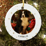 Aangepaste hondenfoto-keramische versiering keramisch ornament<br><div class="desc">Deze stijlvolle kerstversiering is versierd met gouden sterren. Eenvoudig aan te passen met de foto en naam van uw huisdier.</div>