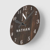 Aangepaste houten textuur naam monogram ronde klok (Hoek)