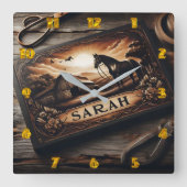 Aangepaste houtsnijwerk van paard en schuur bij zo vierkante klok (Voorkant)