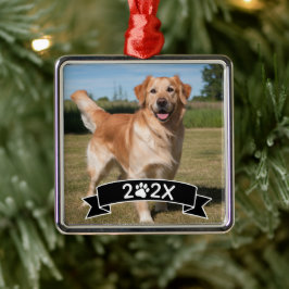 Aangepaste huisdierfoto met jaar- en pootlint metalen ornament