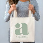 Aangepaste Initiaal naam Sage Green Tote Bag<br><div class="desc">Deze eenvoudige typografie baseert het ontwerp op een eenvoudig retro aangepast initiaal en de naam wordt voorgesteld saliegroen of verander het in uw favoriete kleur.</div>